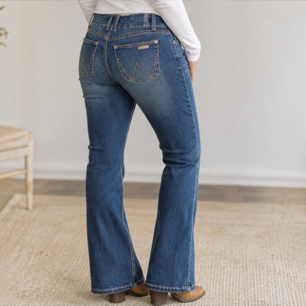 Wrangler Womens Bootcut Jeans Size 5/6 x 34 Medium Wash Stretch Denim 1009MWZHT
